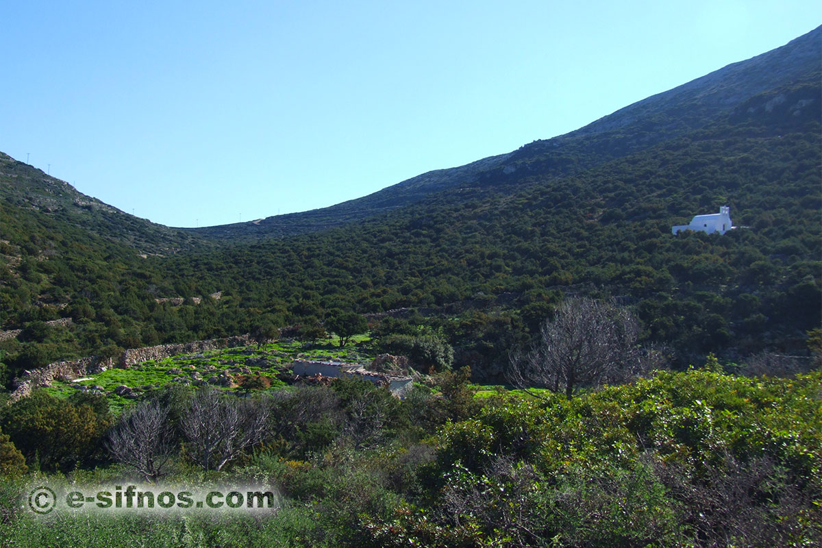 Το εκκλησάκι Άγιοι Ανάργυροι Φτωχιανοί στην περιοχή Natura