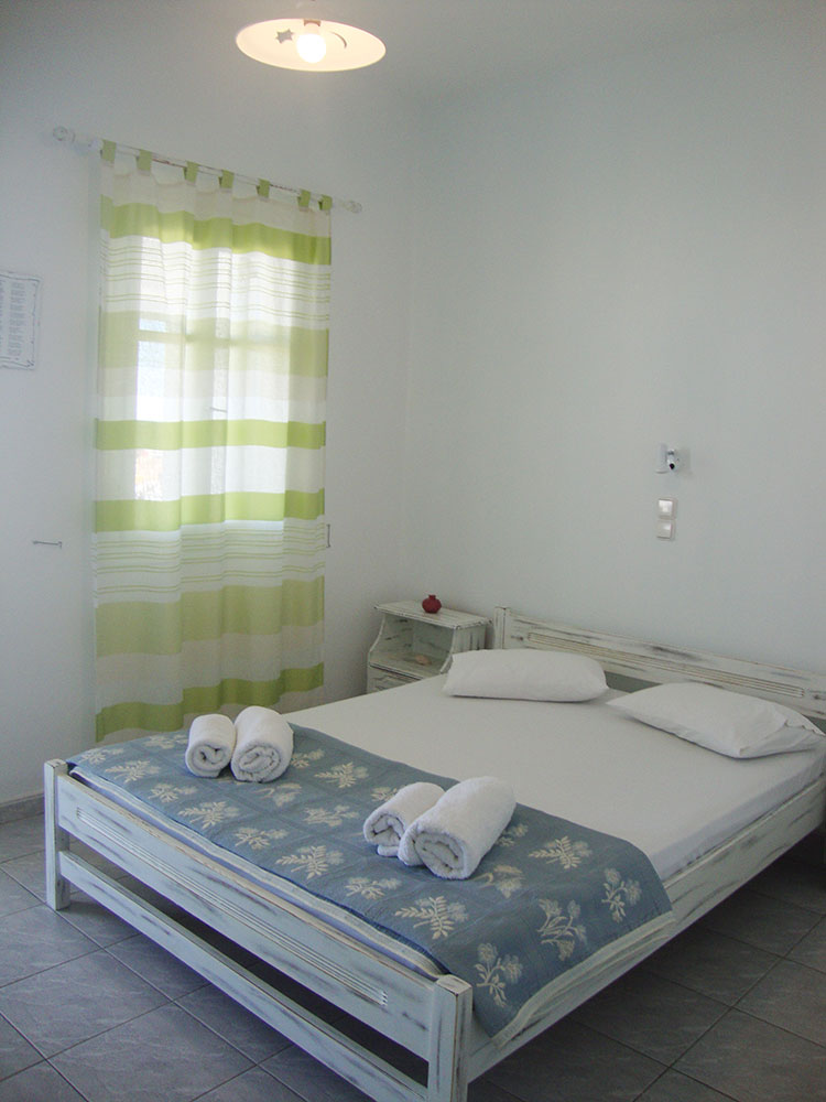 Δωμάτια Ντίνα, Αρτεμώνας - Σίφνος
