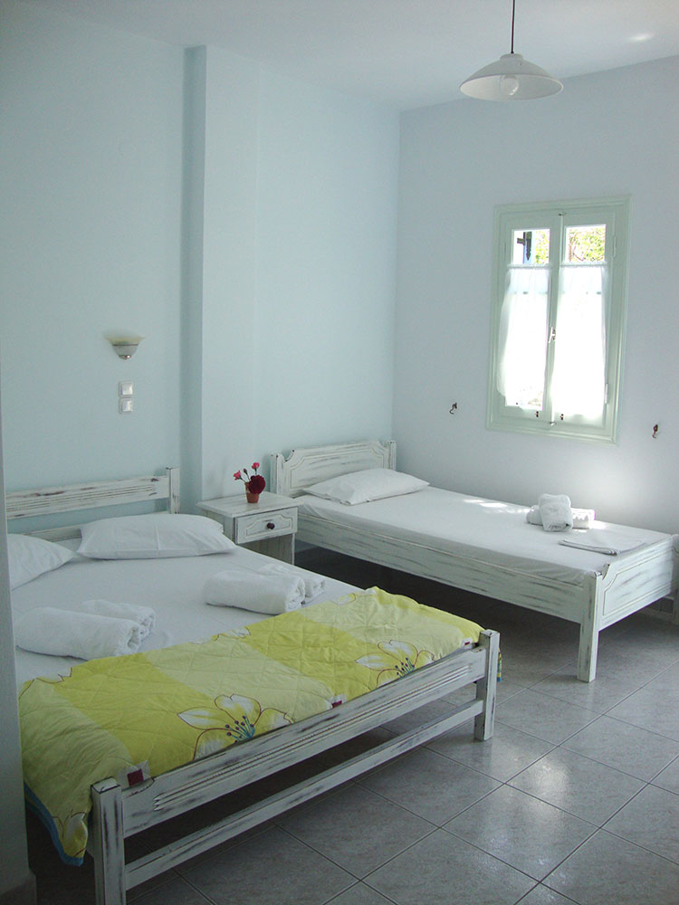 Δωμάτια Ντίνα, Αρτεμώνας - Σίφνος