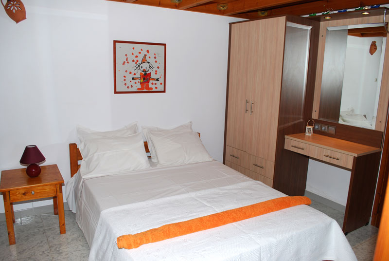 Διαμερίσματα Ευγενία, Πλατύς Γιαλός - Σίφνος