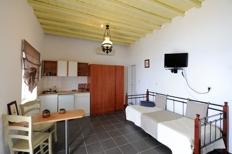 Δωμάτια και διαμερίσματα Νότος, Πλατύς Γιαλός - Σίφνος