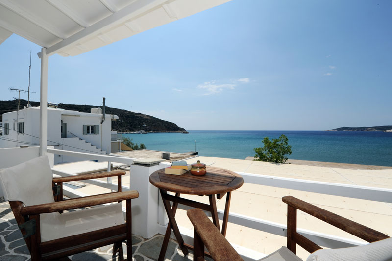 Δωμάτια και διαμερίσματα Νότος, Πλατύς Γιαλός - Σίφνος