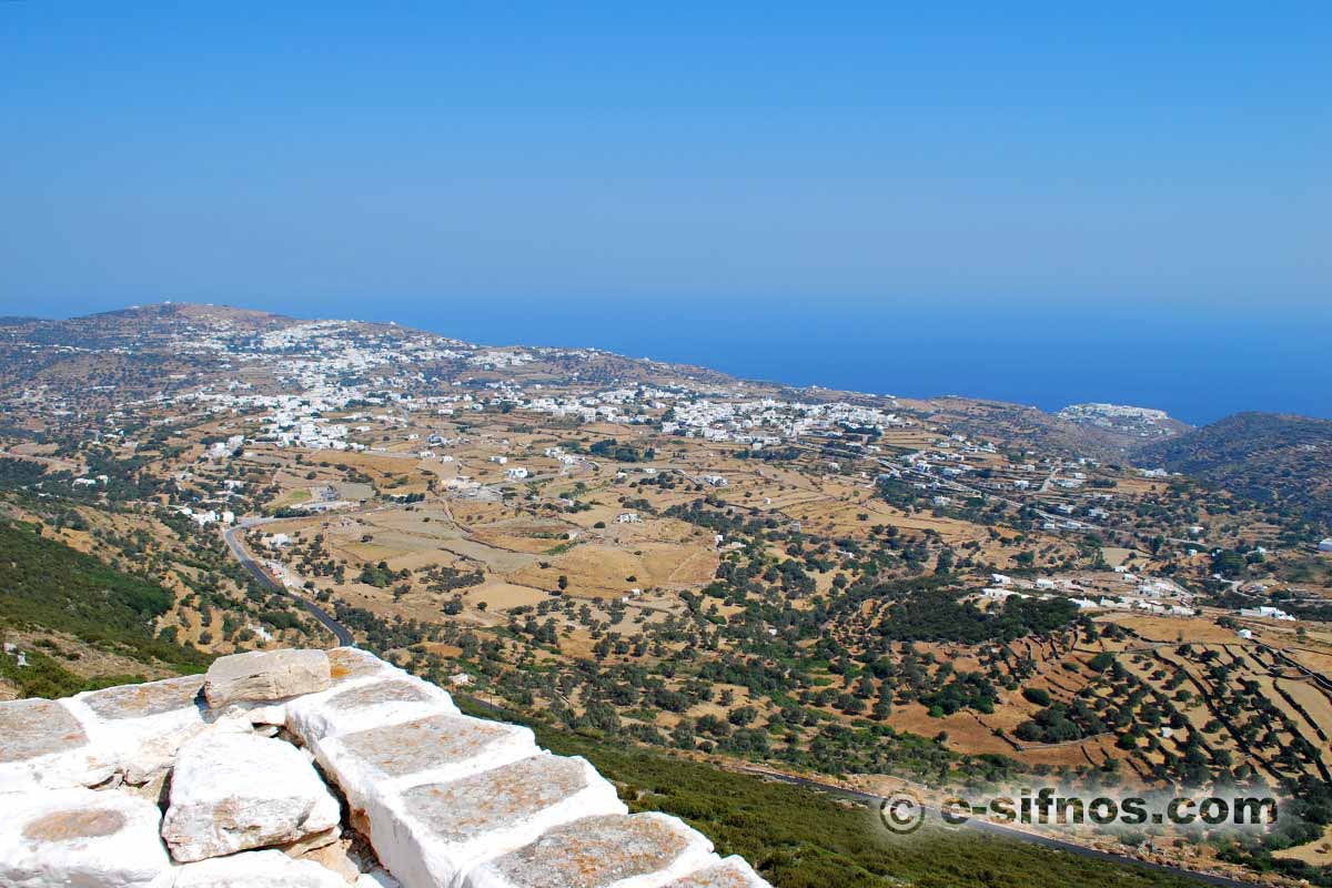 Θέα προς τους κεντρικούς οικισμούς και το Αιγαίο από την Ακρόπολη του Αγίου Ανδρέα