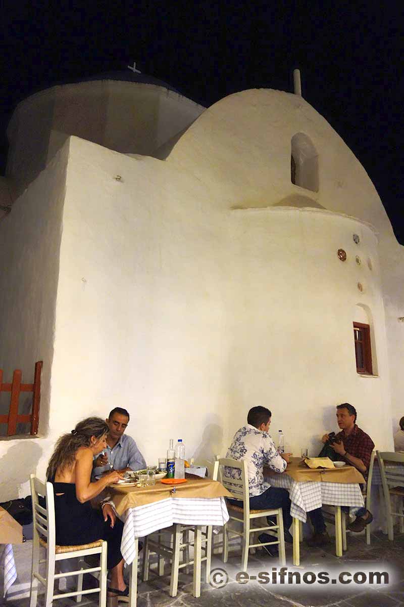 Εστιατόριο στο κεντρικό στενό της Απολλωνίας