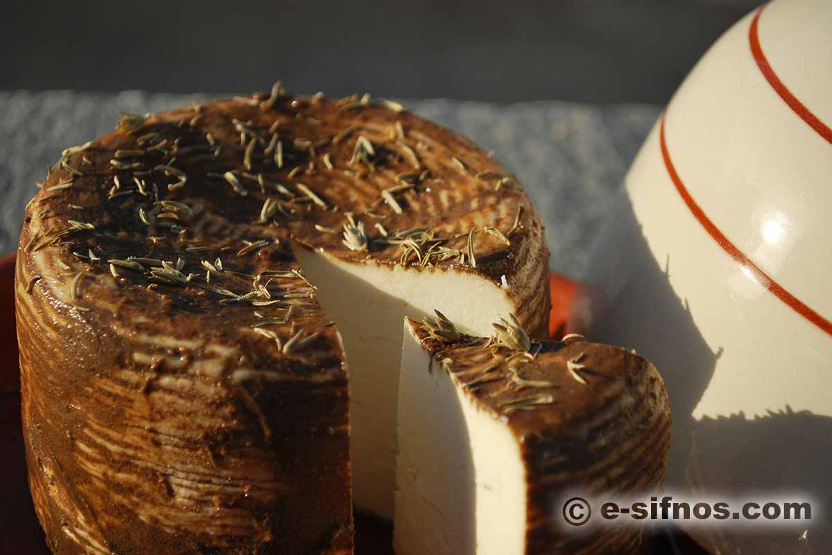 Γυλωμένη μανούρα. Ένα παραδοσιακό τυρί της Σίφνου